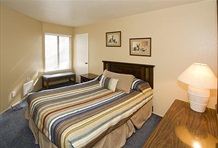 RedAwning Sherwin Villas 3 Level Condo with Balcony